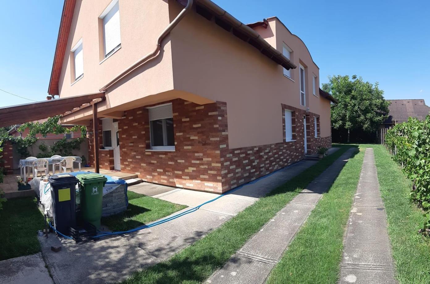 Sunshine Apartment Hajdúszoboszló Екстериор снимка