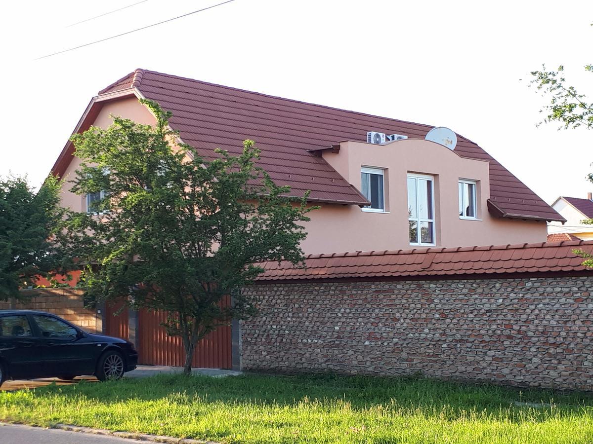 Sunshine Apartment Hajdúszoboszló Екстериор снимка