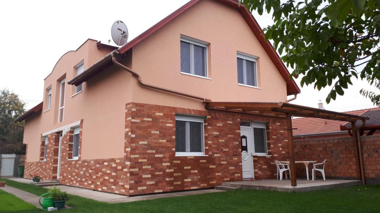 Sunshine Apartment Hajdúszoboszló Екстериор снимка