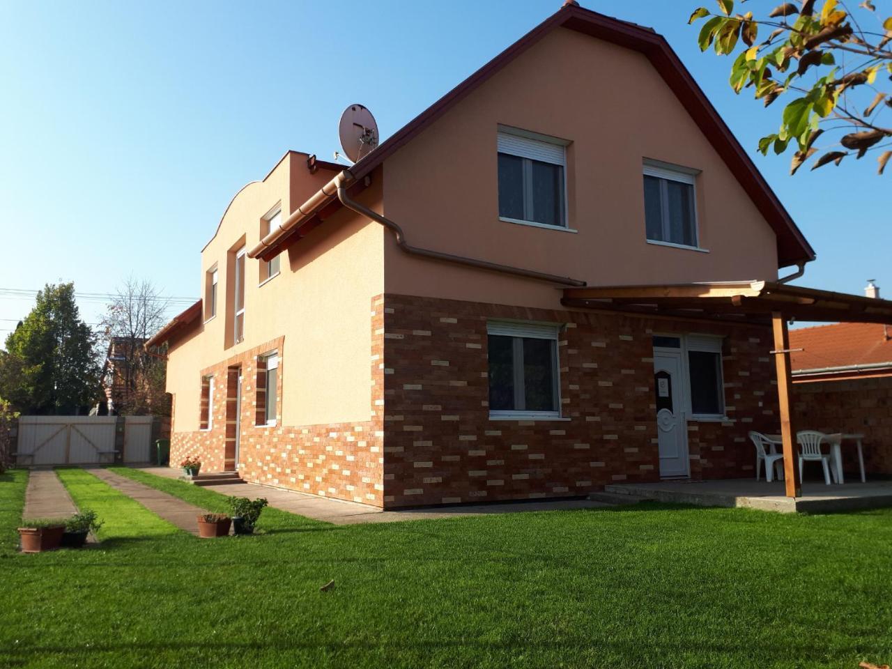 Sunshine Apartment Hajdúszoboszló Екстериор снимка